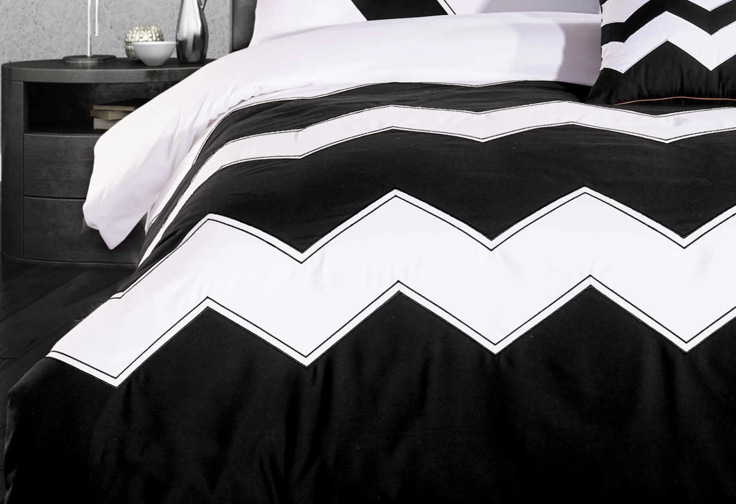 King Size 3pcs Black White Zig Zag Quilt Cover Set 4 King Size 3pcs Black White Zig Zag Quilt Cover Set - Image 2