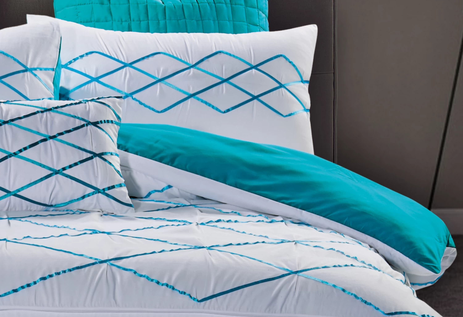 Super King Size White And Turquoise Blue Quilt Cover Set (3PCS) 4 Super King Size White And Turquoise Blue Quilt Cover Set (3PCS) - Image 2