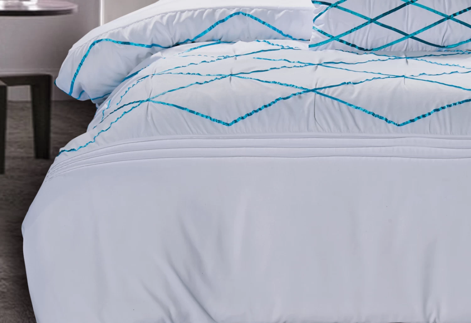 Super King Size White And Turquoise Blue Quilt Cover Set (3PCS) 5 Super King Size White And Turquoise Blue Quilt Cover Set (3PCS) - Image 3